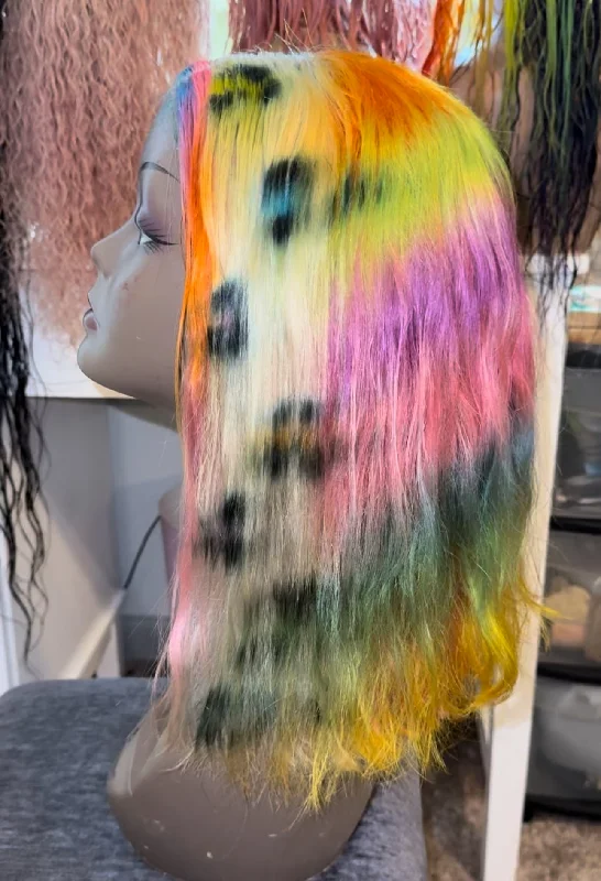 Colored wig with a 150 - density for a full and thick appearance14 Inch Cheetah Rainbow Closure