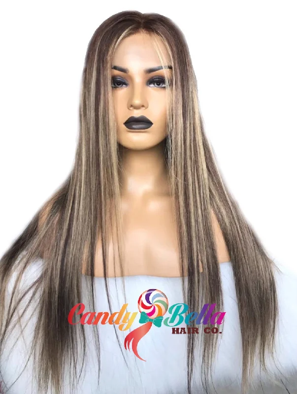 Colored wig with a straight texture for a sleek and minimalist lookBROWN/BLONDE Color Blend