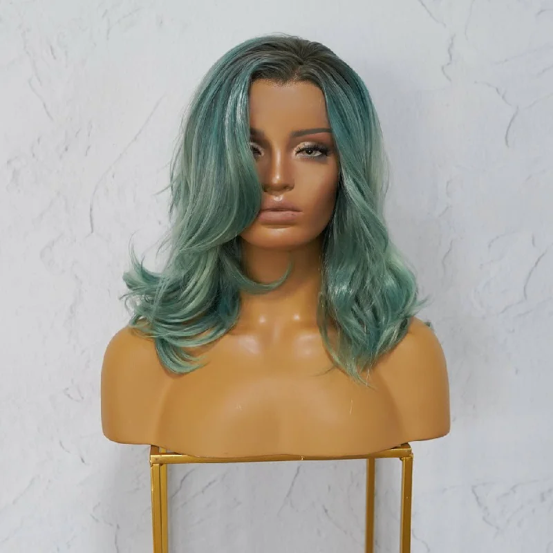 Body - wave wig with a full and voluminous lookCAROLINE Ombre Blue Lace Front Wig