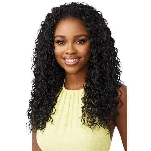 Half wig with a honey - blonde color for a warm and sunny appearanceOutre Converti Cap Synthetic Hair Wig - SUGAR & SPICE