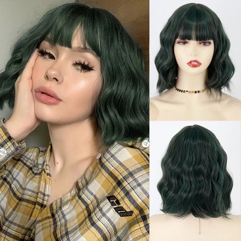 Wavy wig in a chocolate - brown color for a rich and warm appearanceWavy Dark Green Short Synthetic Wig